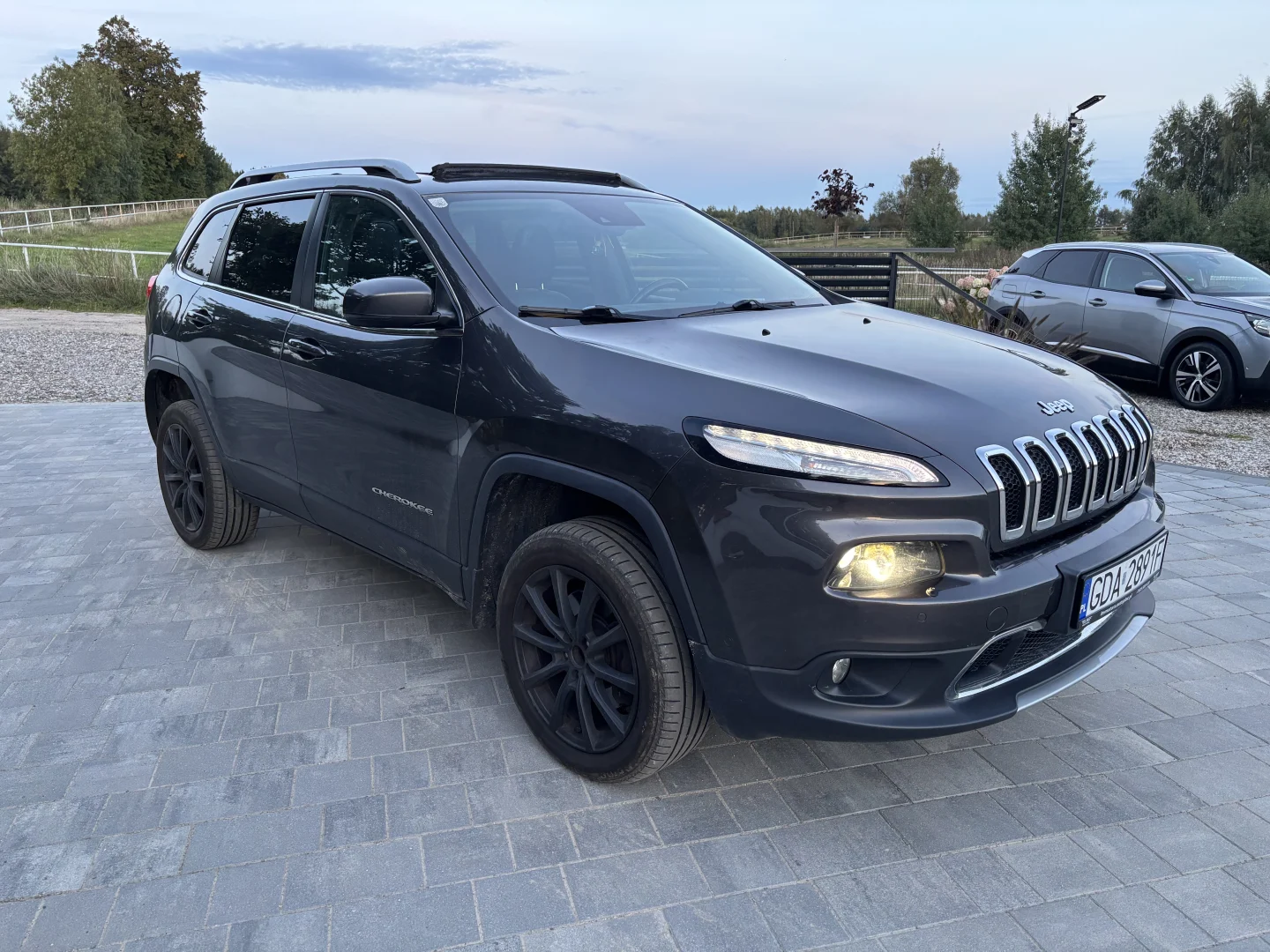 Jeep Cherokee — zdjęcie 1
