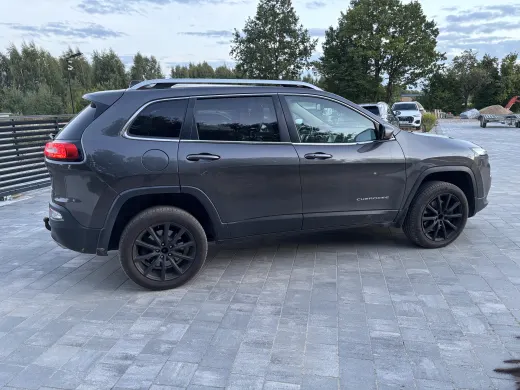 Jeep Cherokee — zdjęcie 4